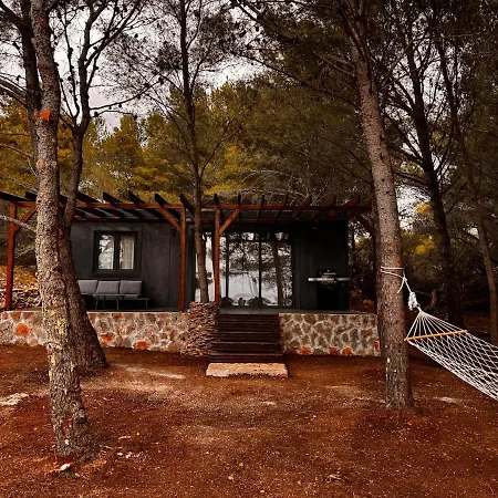 Robinzonska Kucica بيتينا