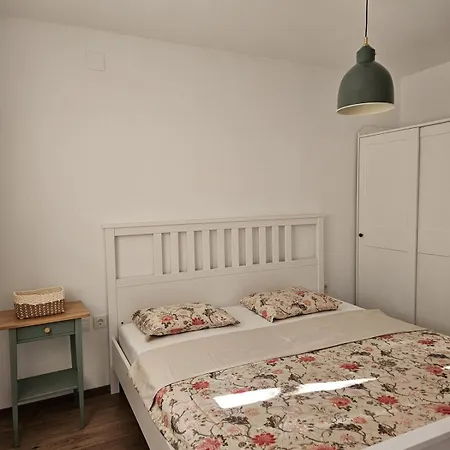 Robinzonska Kucica Betina (Sibenik-Knin)