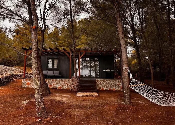 Robinzonska Kucica Betina (Sibenik-Knin)