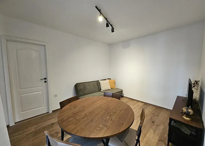 Robinzonska Kucica * Betina (Sibenik-Knin)